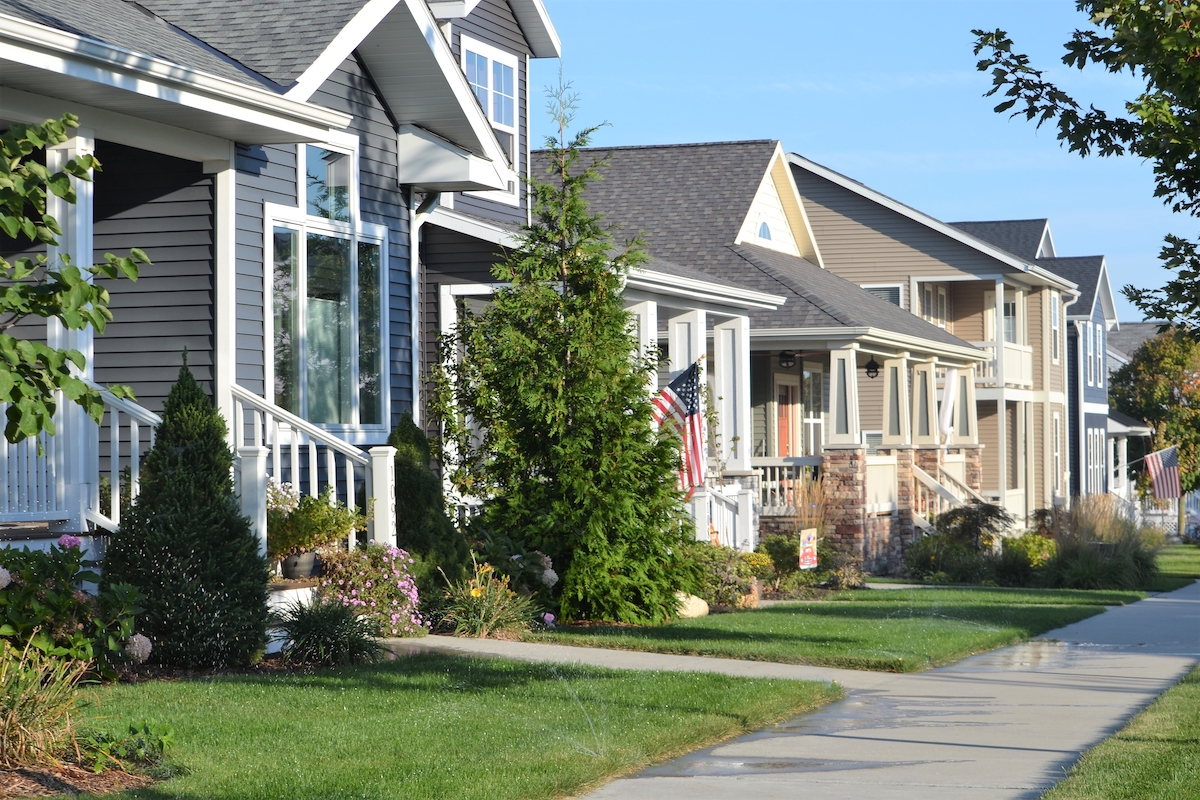 An image of 3 homes next to one another in a neighborhood.